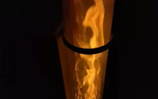 Flammesspiel in Glasrohr