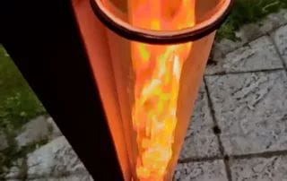 Glasrohrhalter oben wird am Feuerrohr angeheftet